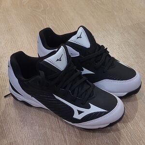 Mizuno Black and White Sports Sneakers